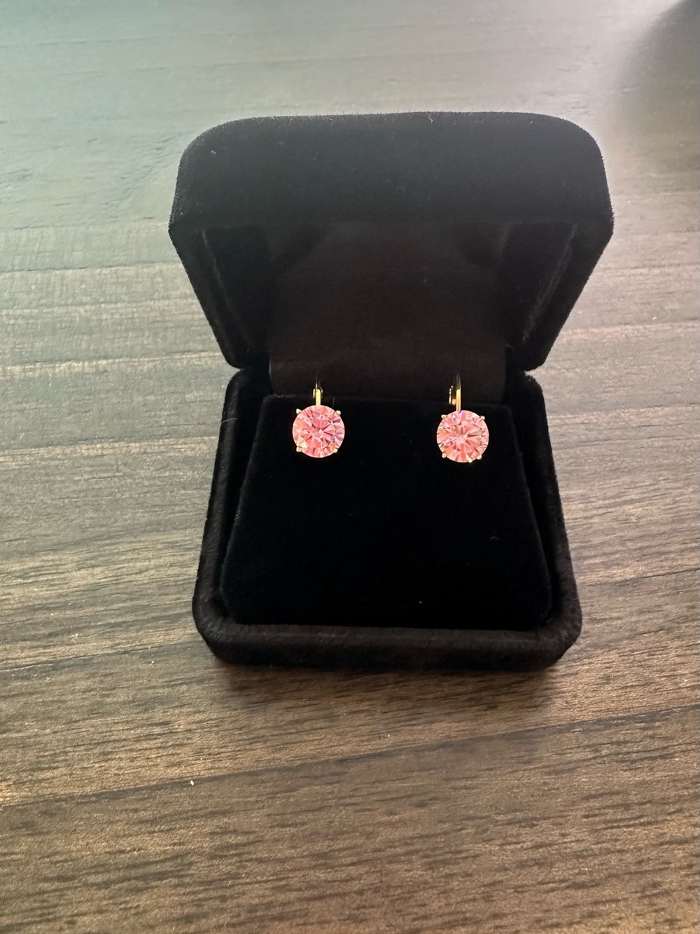 14k Gold Pink Stone Leverback Earrings 💗